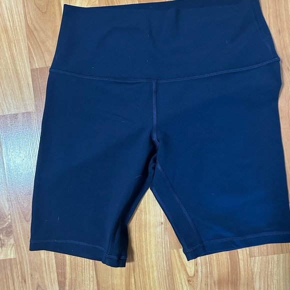 lululemon athletica Blue Bike Shorts with Mid-Thigh Length and Wide Waistband - Picture 2 of 3
